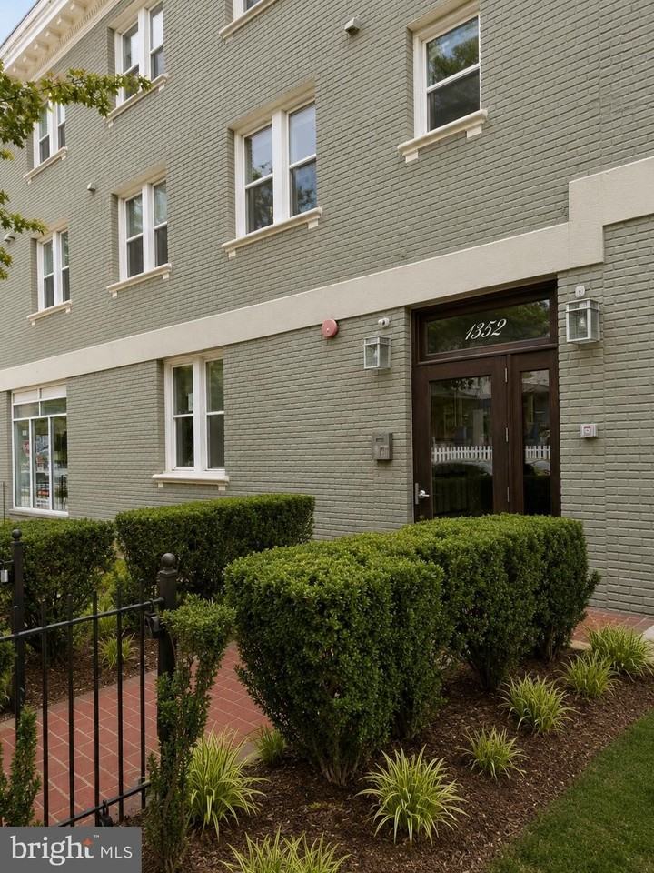 1352 Longfellow St Nw #206 - Photo 5 of 23