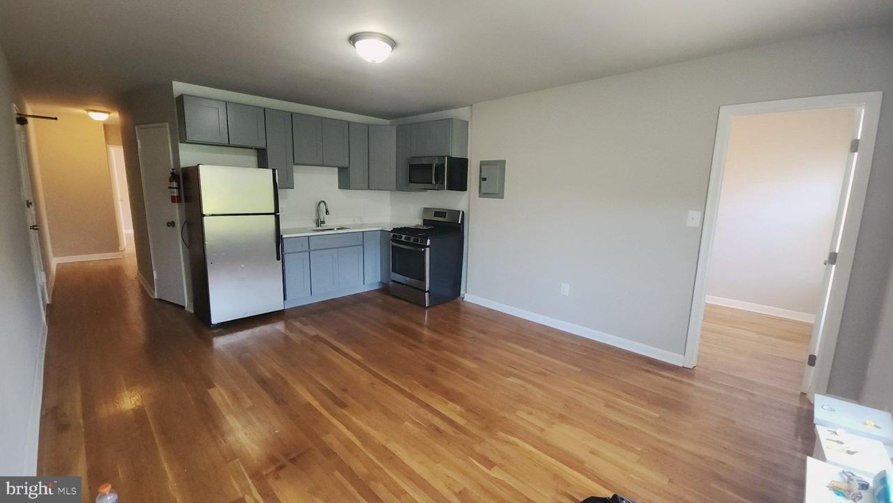 920 Madison St Nw #301 - Photo 3 of 19