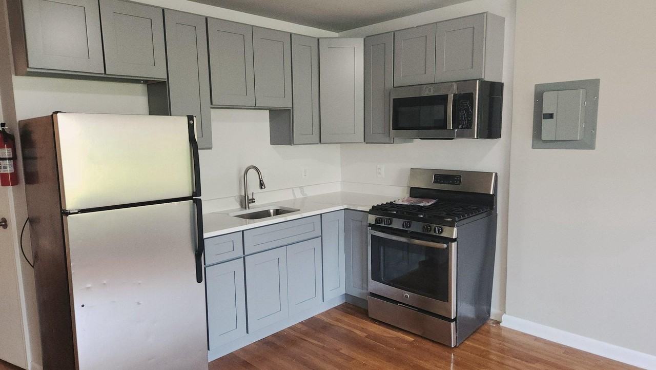920 Madison St Nw #301 - Photo 4 of 19
