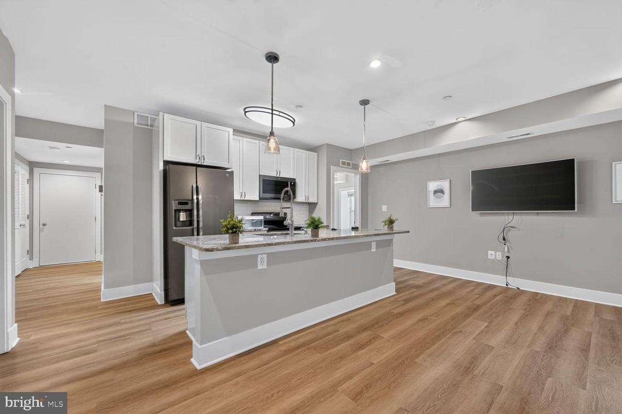 1350 Nicholson St Nw #B01 - Photo 3 of 15