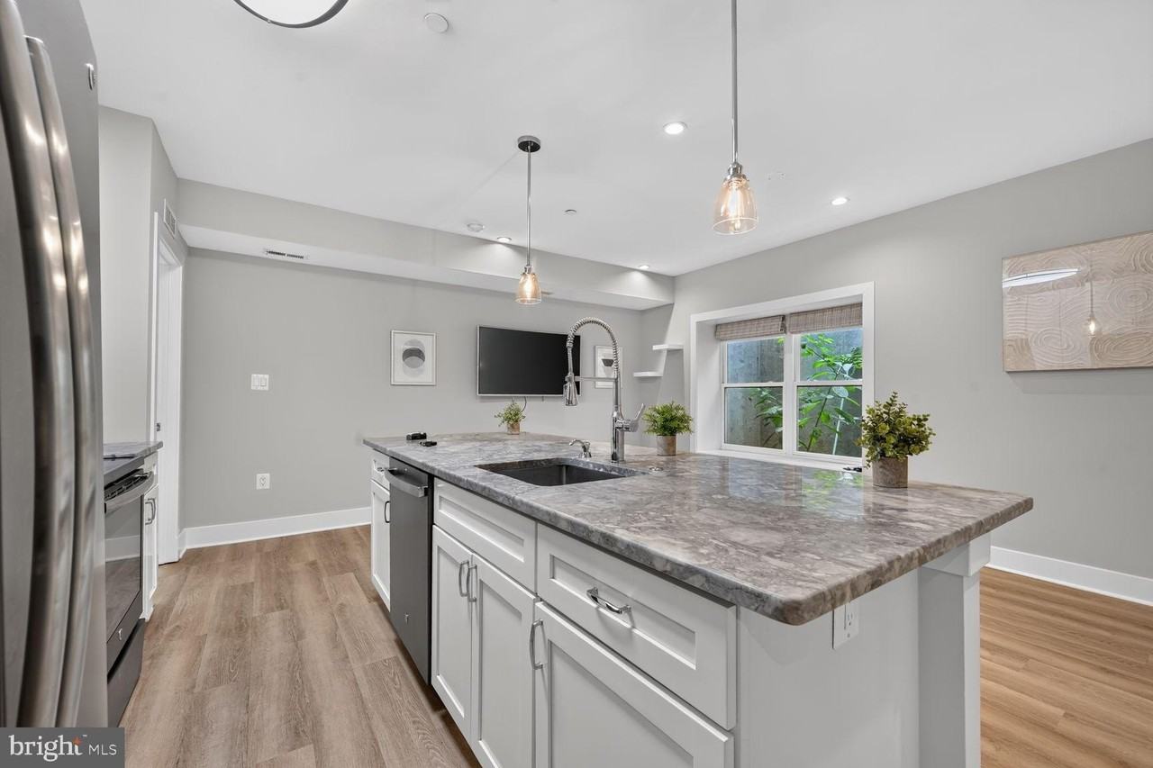 1350 Nicholson St Nw #B01 - Photo 4 of 15