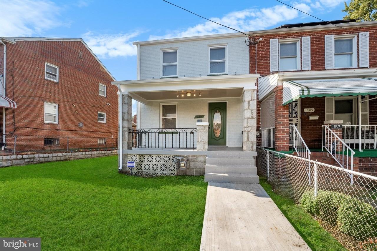 1811 T Pl Se - Photo 3 of 35