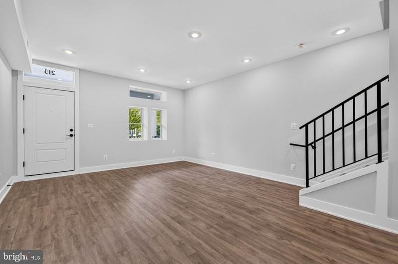 213 Seaton Pl Ne #2 - Photo 6 of 34