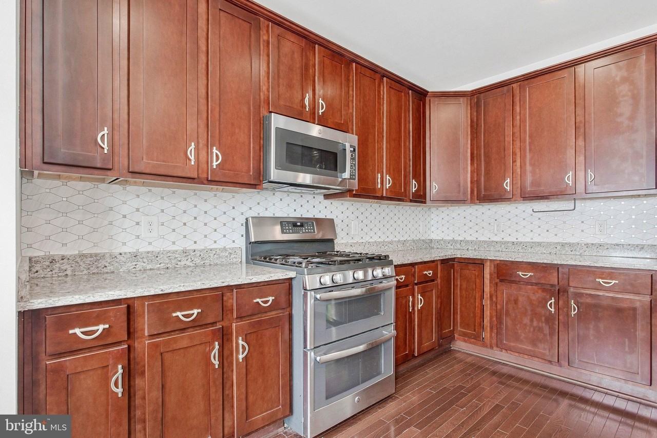 703 Skippers Ln - Photo 3 of 50