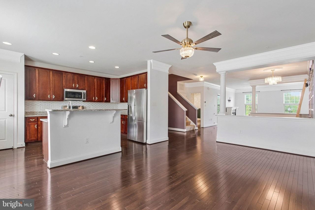 703 Skippers Ln - Photo 5 of 50