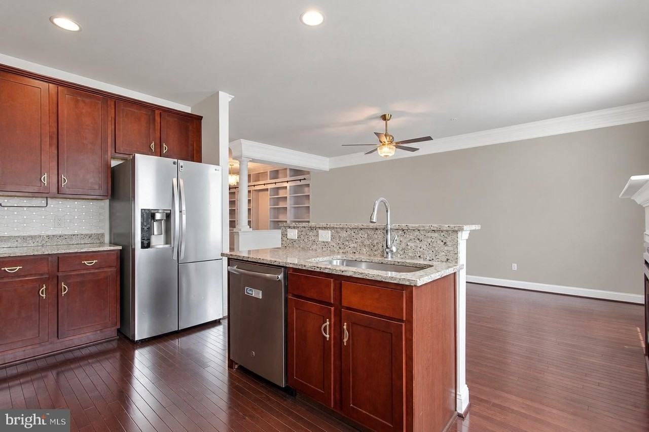 703 Skippers Ln - Photo 7 of 50