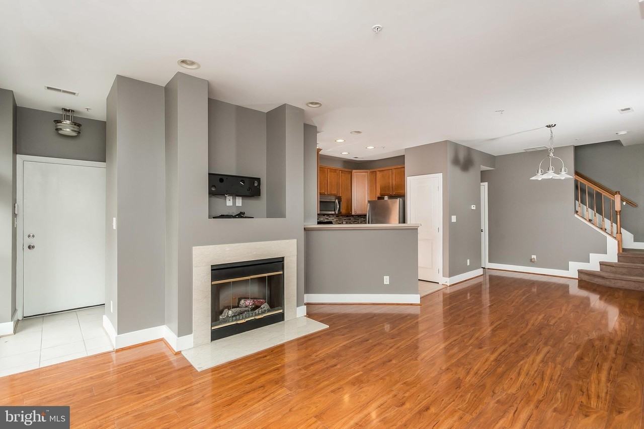 905 S Caroline St #3 - Photo 4 of 29