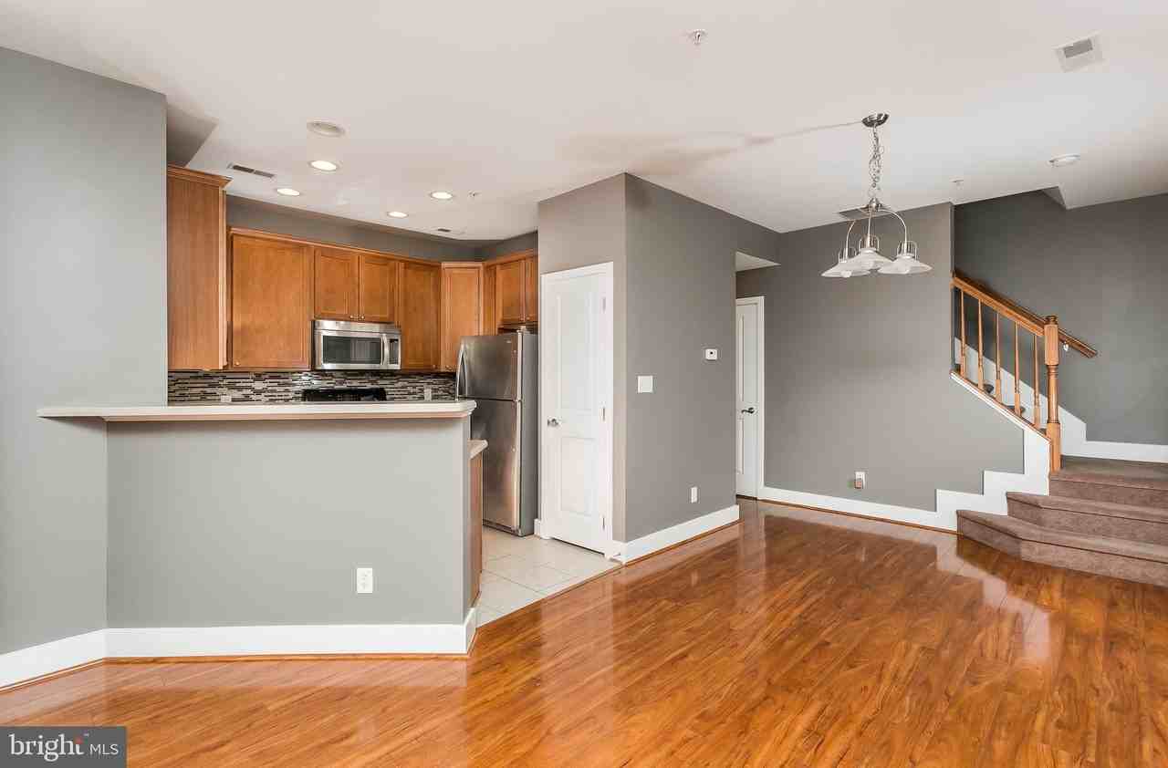 905 S Caroline St #3 - Photo 7 of 29