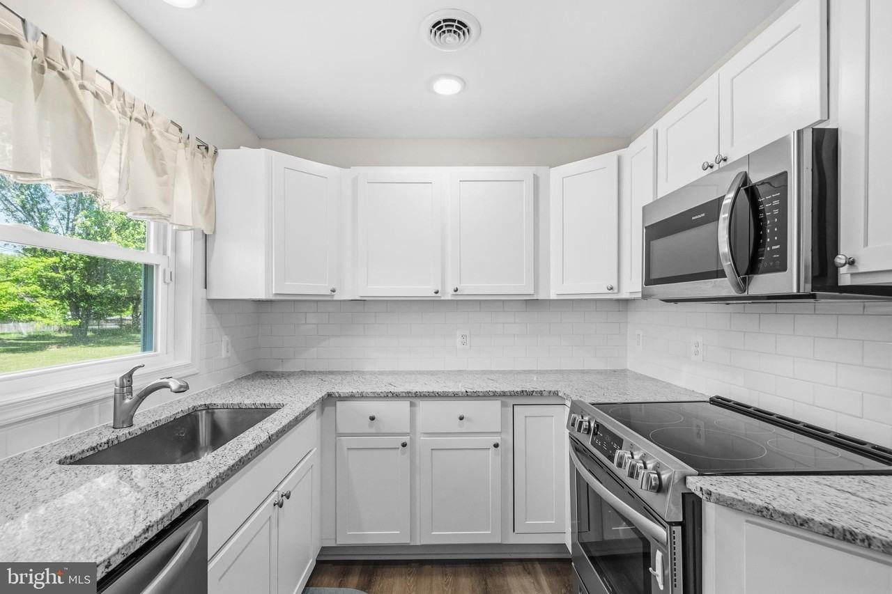 12712 Grosstown Rd - Photo 7 of 47