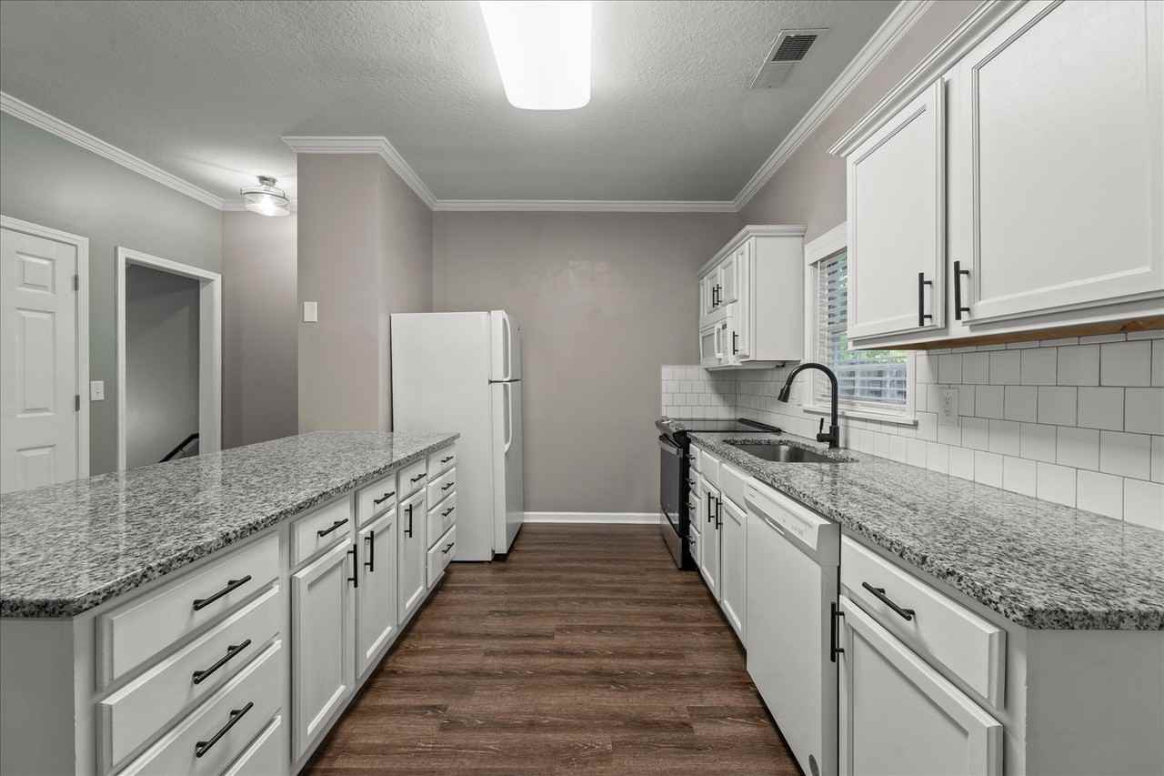 27 Corinth Rd #1
