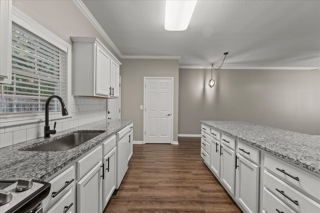 27 Corinth Rd #1 - Photo 4 of 24