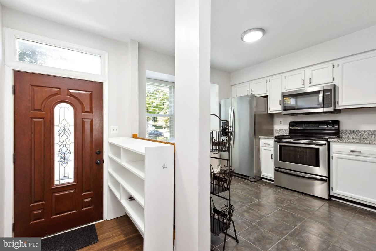 9525 Clocktower Ln - Photo 3 of 19