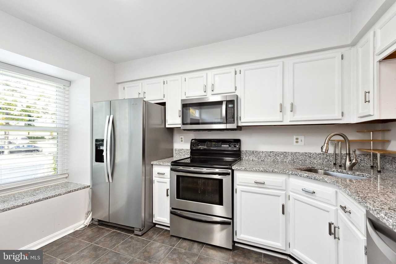 9525 Clocktower Ln - Photo 4 of 19