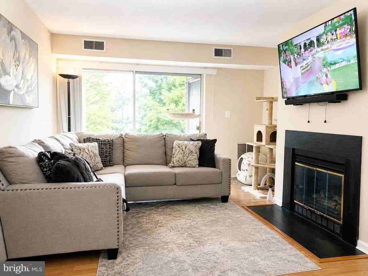 8951 Town Center Cir #3-201 - Photo 6 of 8