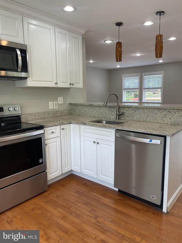 8607 Botley Dr - Photo 3 of 29