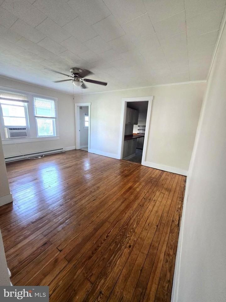 446 Railroad Ave - Photo 2 of 10