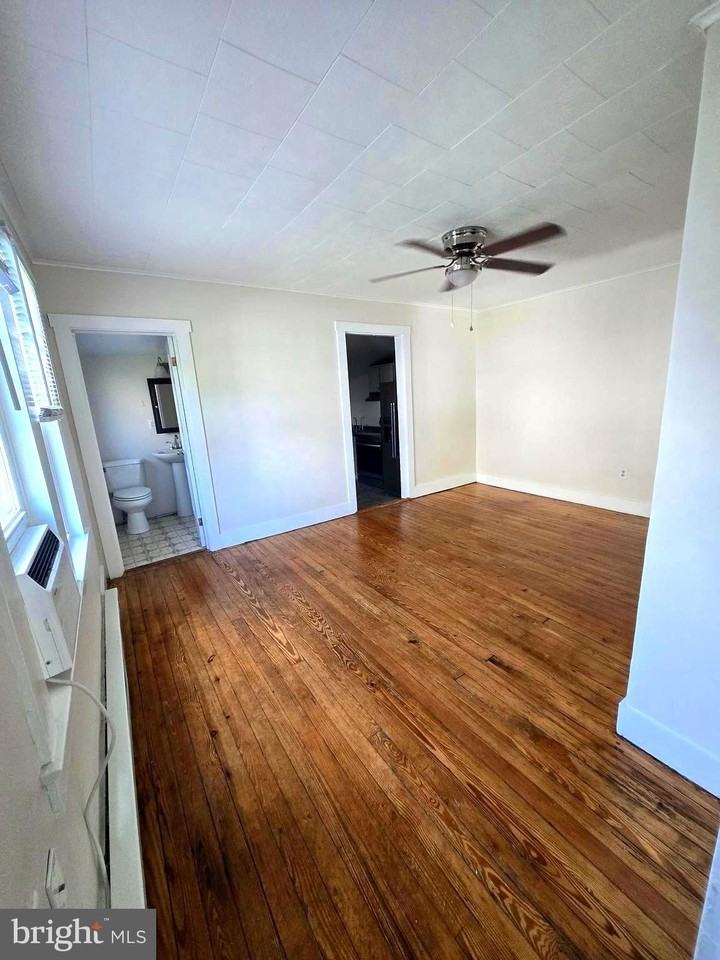 446 Railroad Ave - Photo 3 of 10