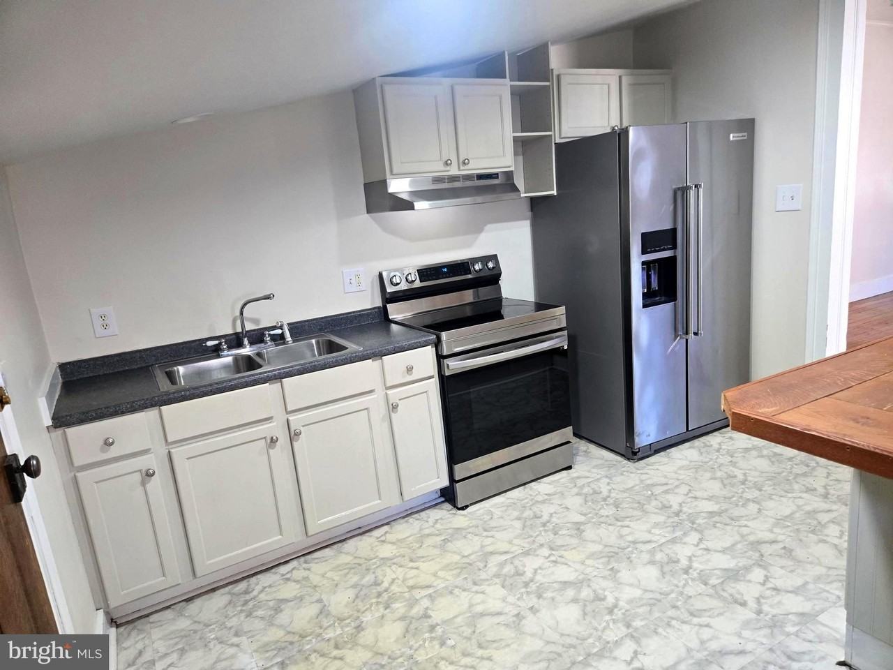 446 Railroad Ave - Photo 5 of 10