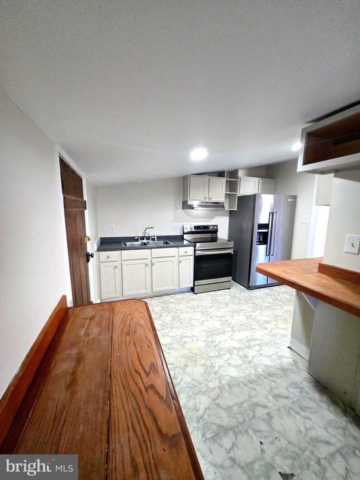 446 Railroad Ave - Photo 6 of 10