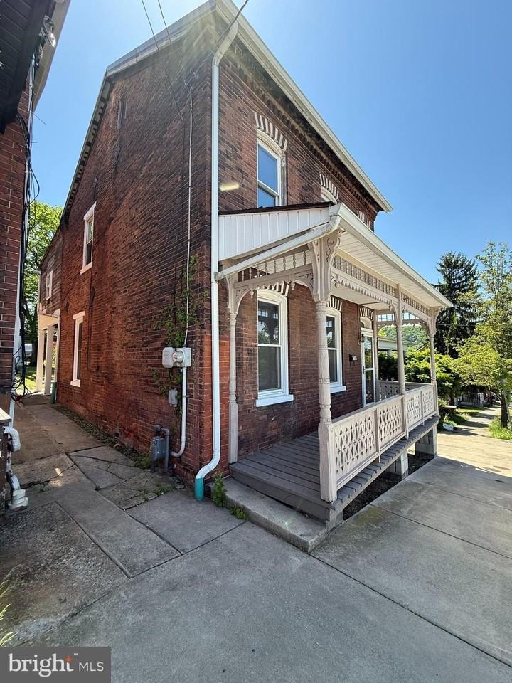 704 5th St - Photo 2 of 15