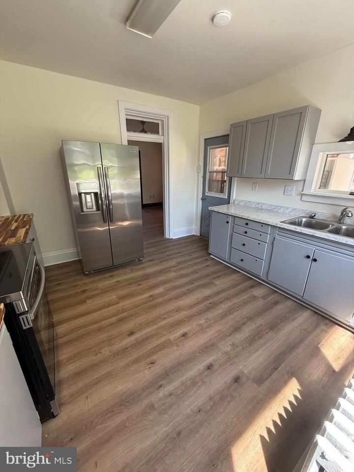 704 5th St - Photo 3 of 15