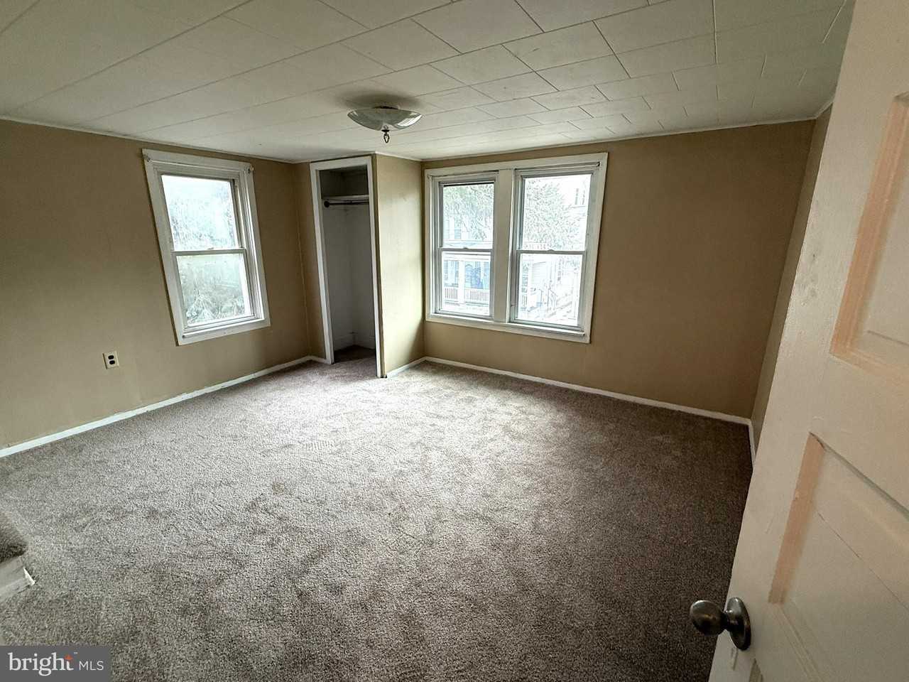 329 Duke St - Photo 4 of 13