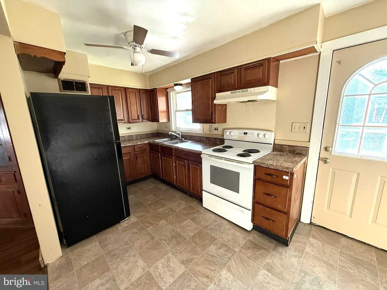 329 Duke St - Photo 7 of 13