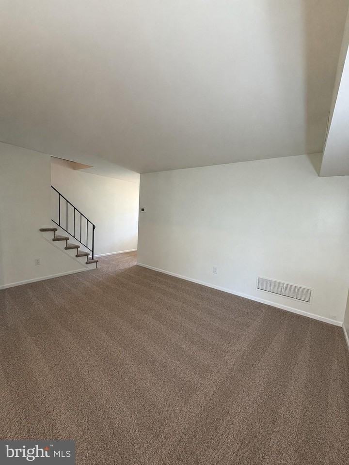 70 Orchard Ct - Photo 3 of 12