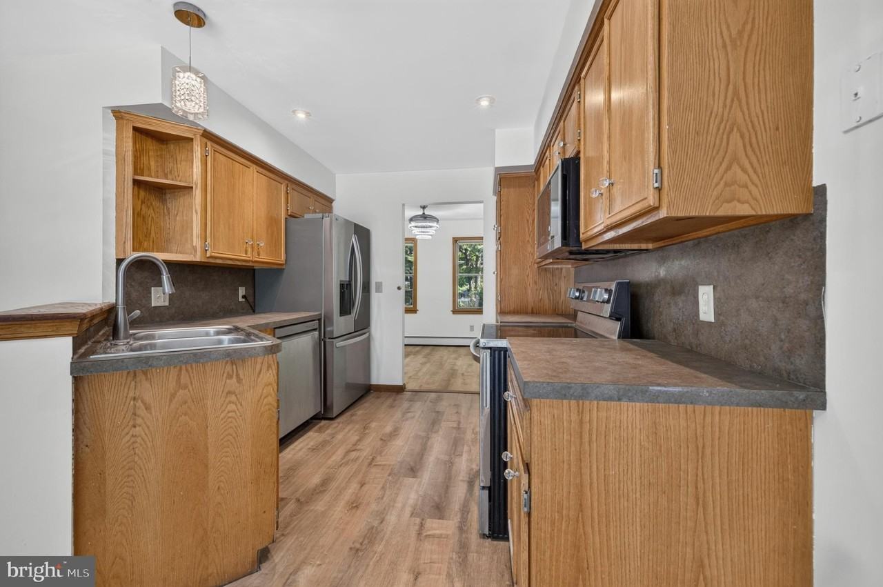 107 Lemond Dr - Photo 3 of 21
