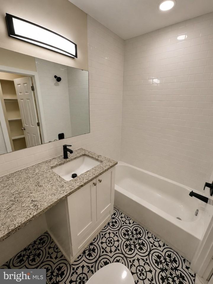 2411 Tremont St #2 - Photo 7 of 17