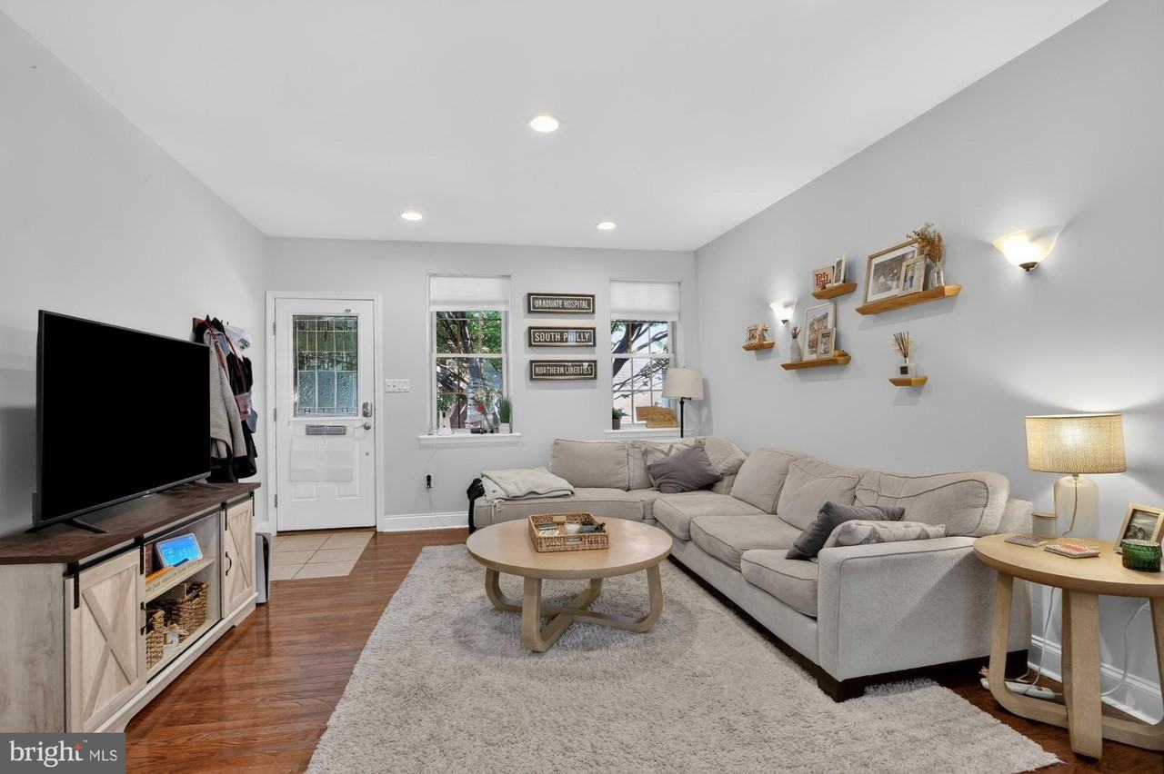 1202 Gerritt St - Photo 3 of 25