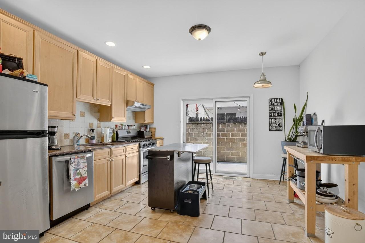 1202 Gerritt St - Photo 6 of 25