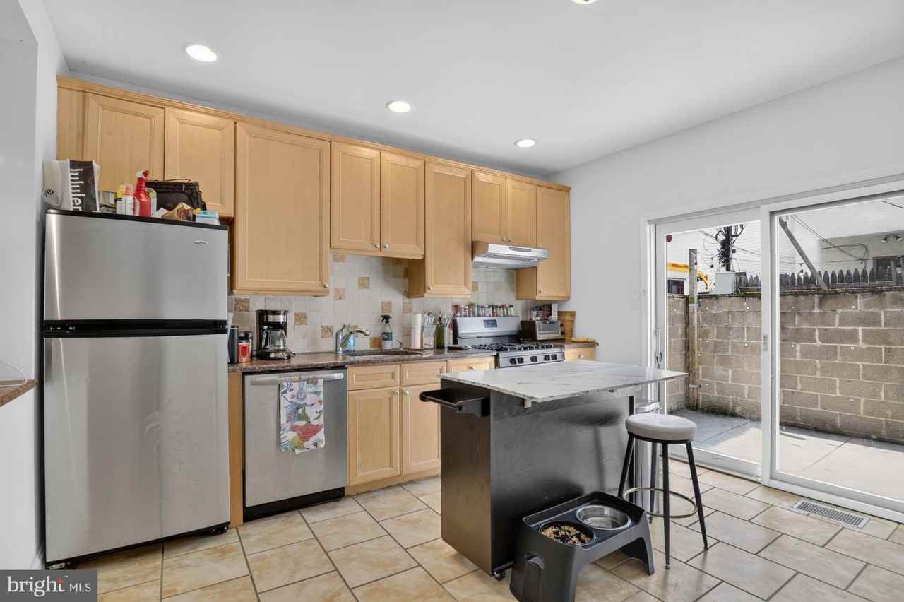 1202 Gerritt St - Photo 7 of 25