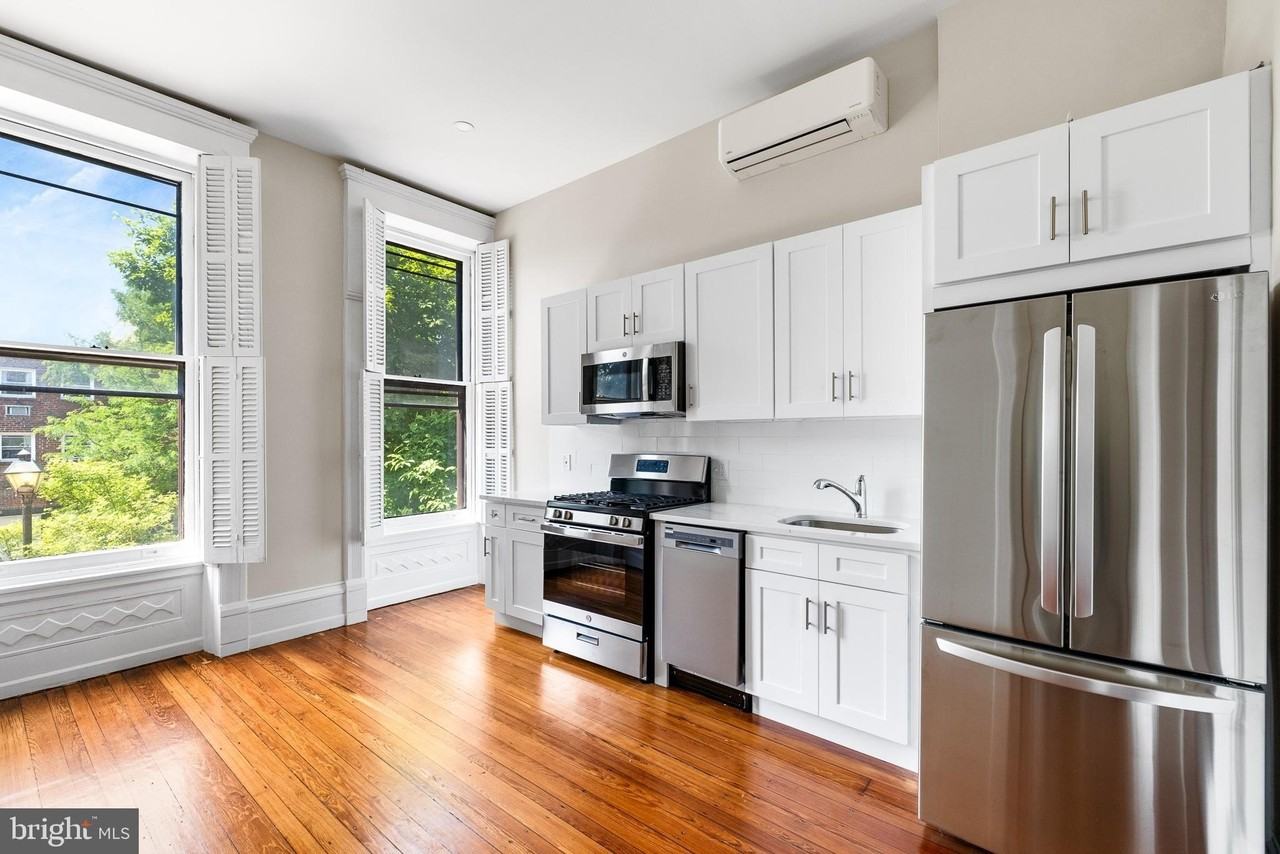 2311 Green St #1F - Photo 5 of 13