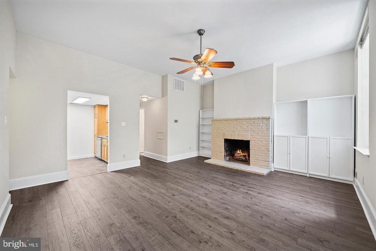 1023 Clinton St #205 - Photo 3 of 21
