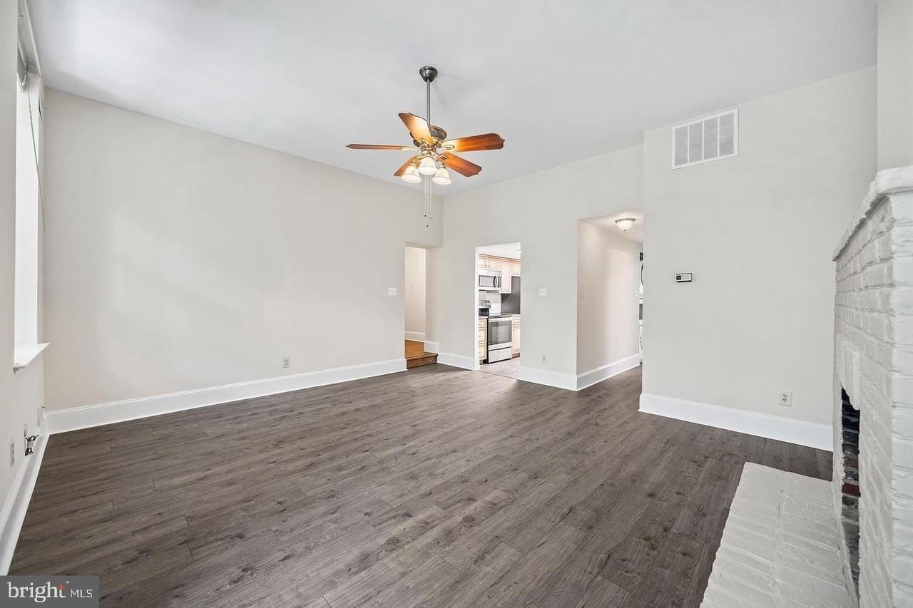 1023 Clinton St #205 - Photo 4 of 21