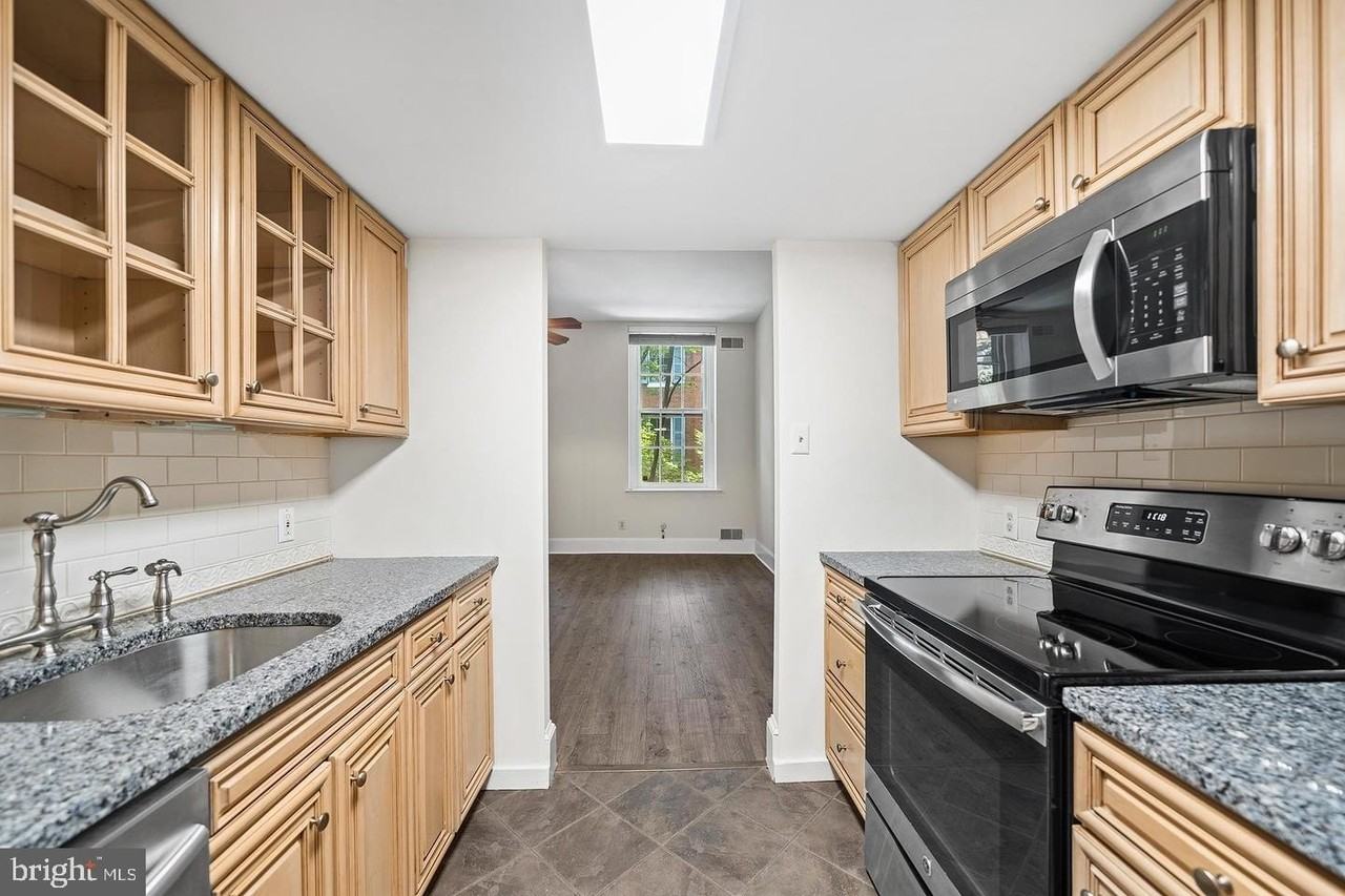1023 Clinton St #205 - Photo 6 of 21