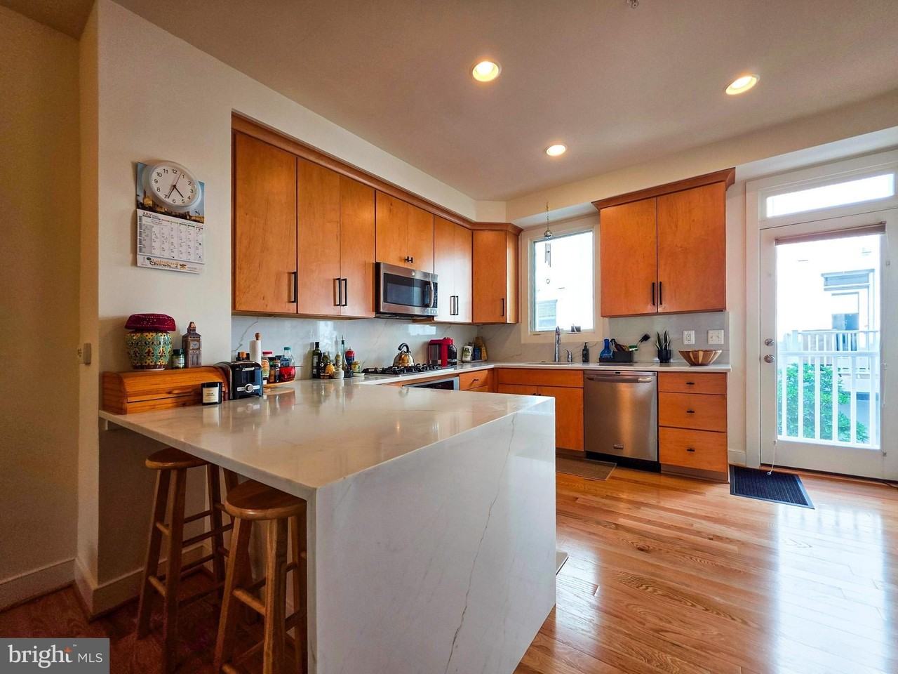 729 N Alfred St - Photo 5 of 35