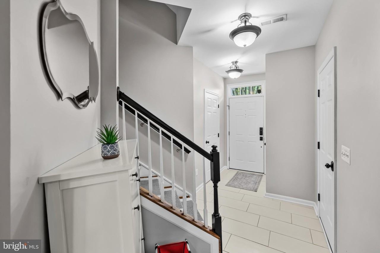 5011 Waple Ln - Photo 3 of 50