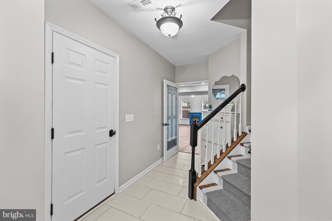 5011 Waple Ln - Photo 4 of 50