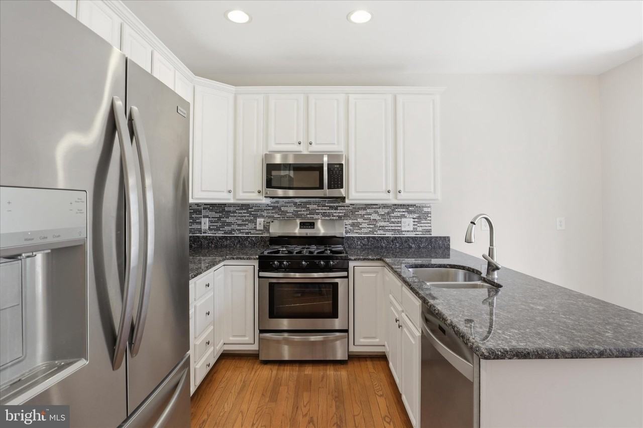 12872 Fair Valley Ct - Photo 4 of 29