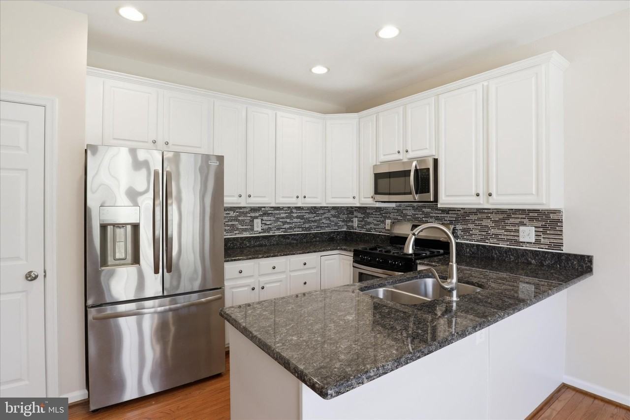 12872 Fair Valley Ct - Photo 5 of 29
