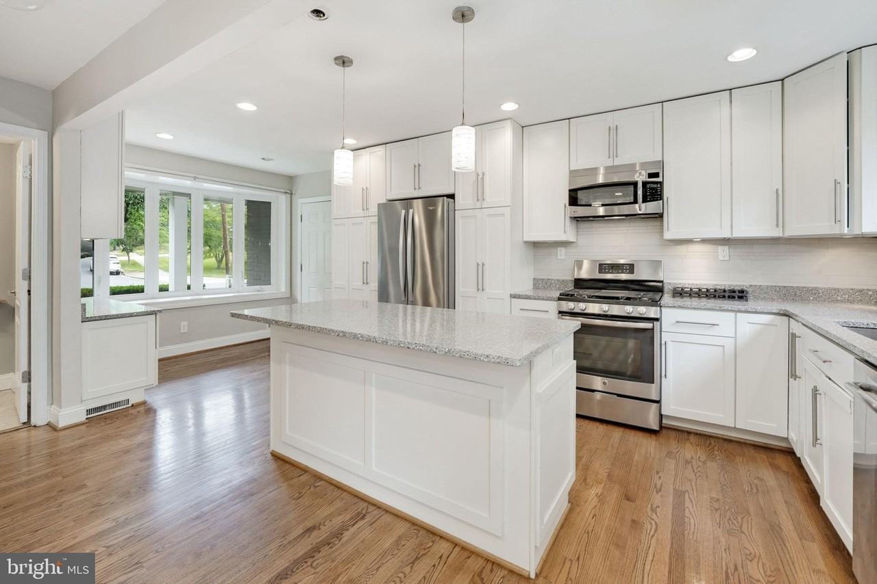 6811 Lemon Rd - Photo 4 of 48