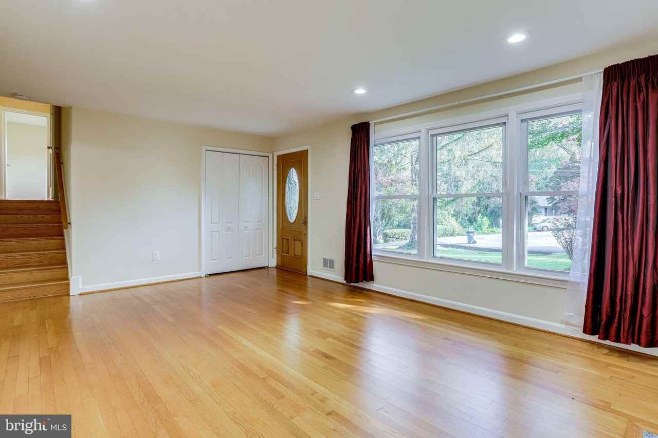 7321 Reddfield Ct - Photo 2 of 17