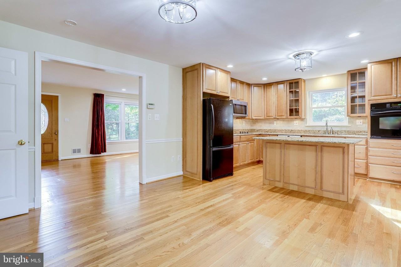 7321 Reddfield Ct - Photo 4 of 17