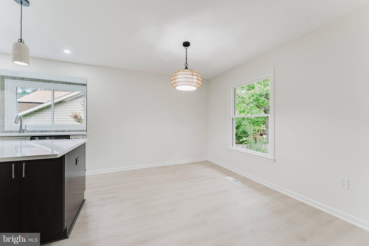 7107 Sontag Way - Photo 7 of 50