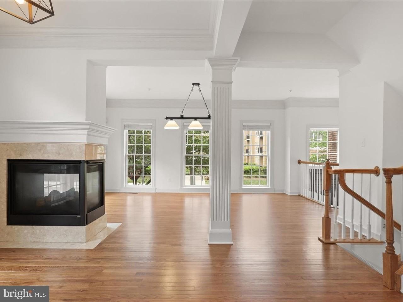7980 Vigne Ct - Photo 4 of 46