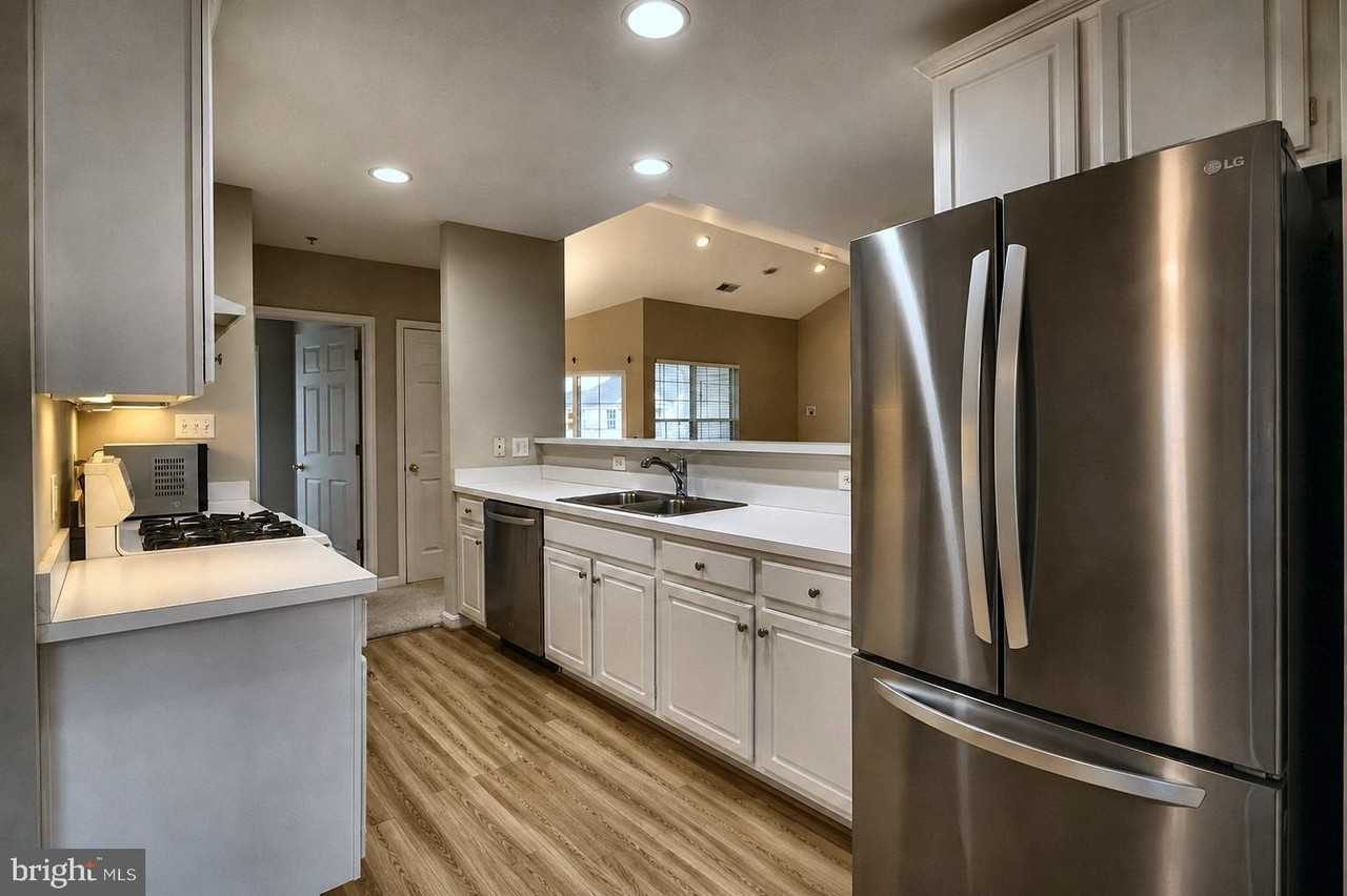 25340 Lake Mist Sq #301 - Photo 4 of 28