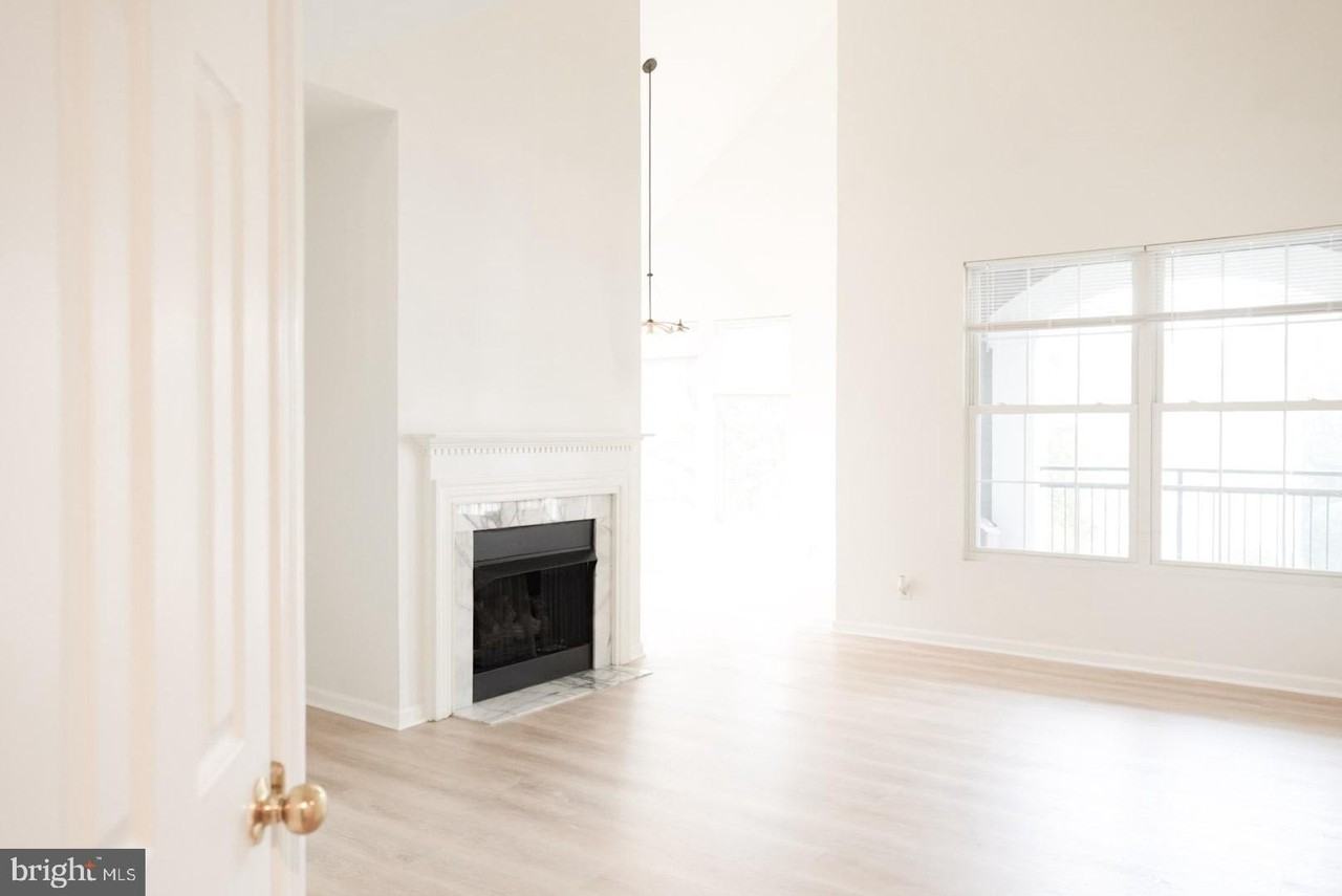 46628 Drysdale Ter #302 - Photo 2 of 28