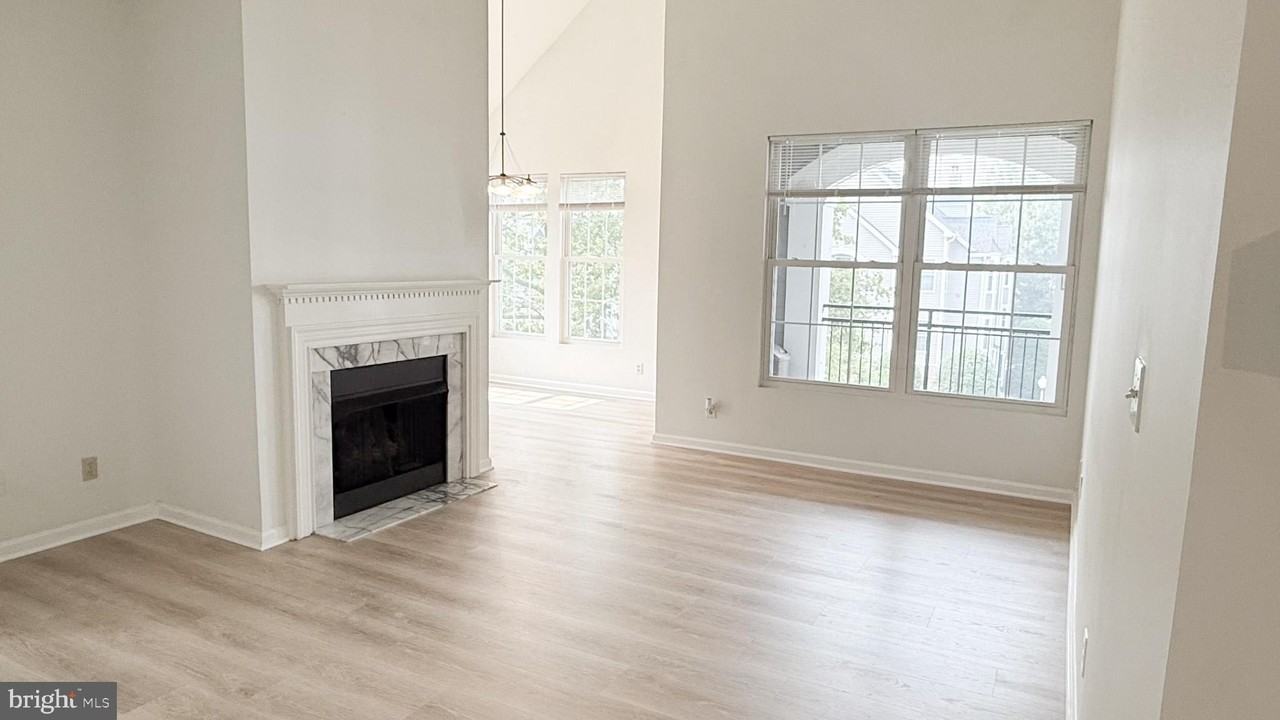 46628 Drysdale Ter #302 - Photo 3 of 28